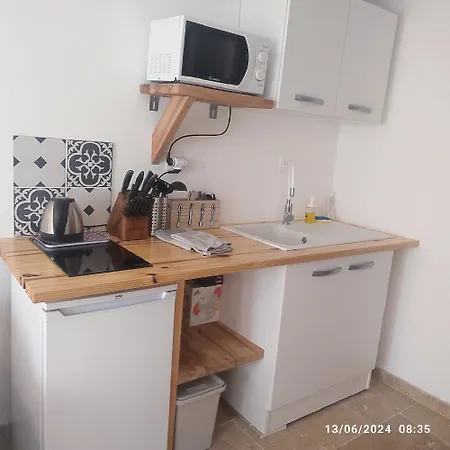 Logement Le Gabian Ampus Exterior photo