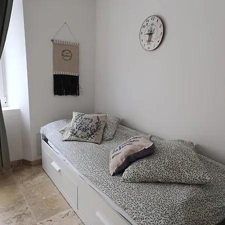 Logement Le Gabian Ampus Exterior photo